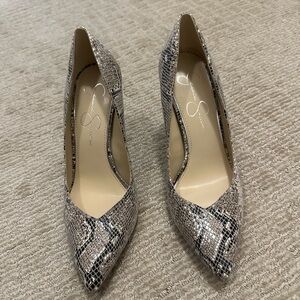 New (no box) 10 Jessica Simpson heels